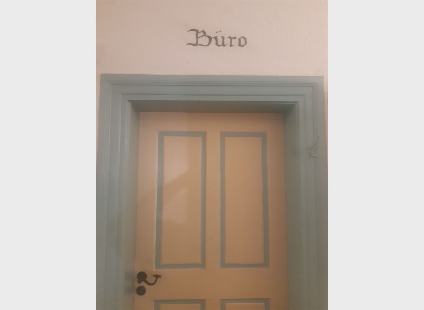 Geschlossene Bürotüre